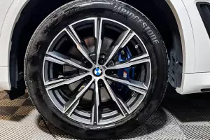 BMW  8