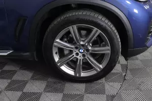 BMW  8