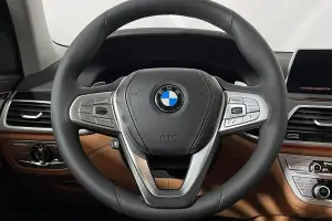 BMW  8