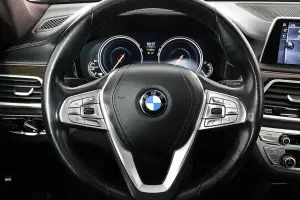 BMW  12