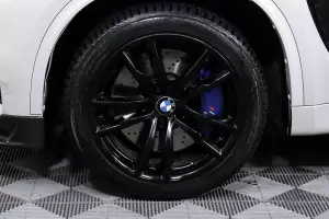 BMW  8
