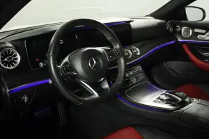 Mercedes-Benz  12