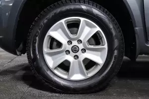 Nissan  9
