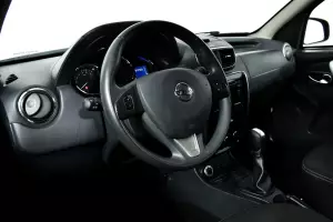 Nissan  9