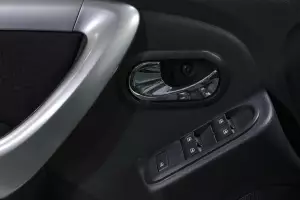 Nissan  11