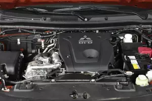 Mitsubishi  9
