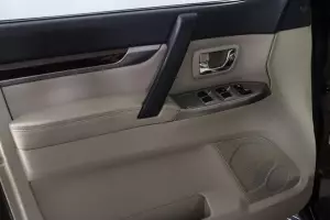 Mitsubishi  10