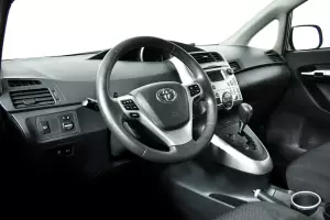 Toyota  9
