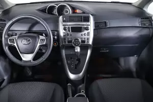 Toyota  9