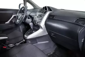 Toyota  8