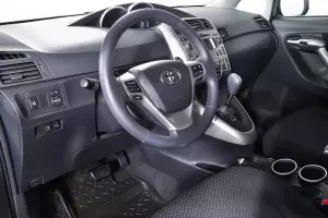 Toyota  5