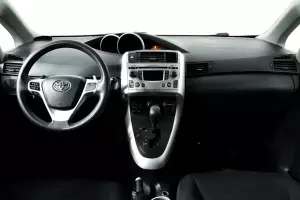 Toyota  6