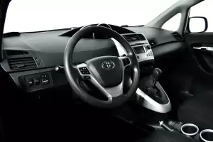 Toyota  8