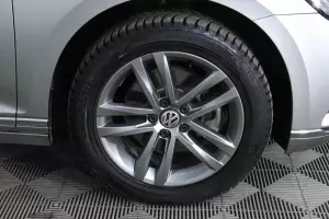 Volkswagen  8