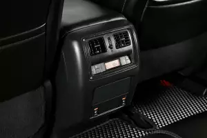 Nissan  10