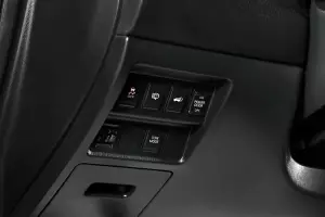 Nissan  8