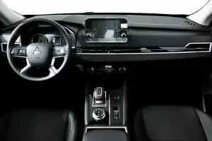 Mitsubishi  8