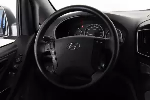 Hyundai  12