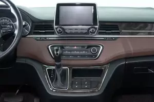 Hyundai  12