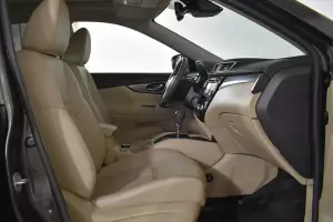 Nissan  12