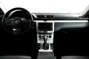 Volkswagen  8