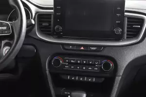 Kia  11
