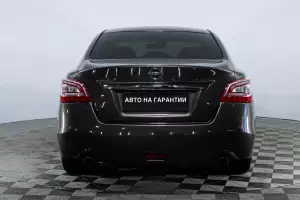 Nissan  5