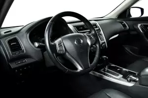 Nissan  9